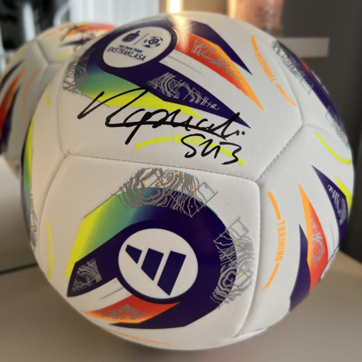 Licytacja - Piłka z autografami Legii Warszawa 2