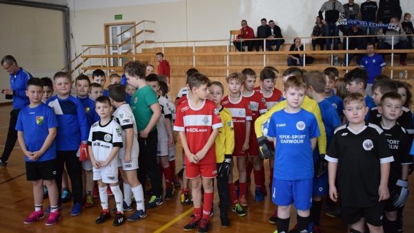  XIII-turniej-pilkarski-ryckie-orliki-o-puchar-cemaru-fot-03.jpg