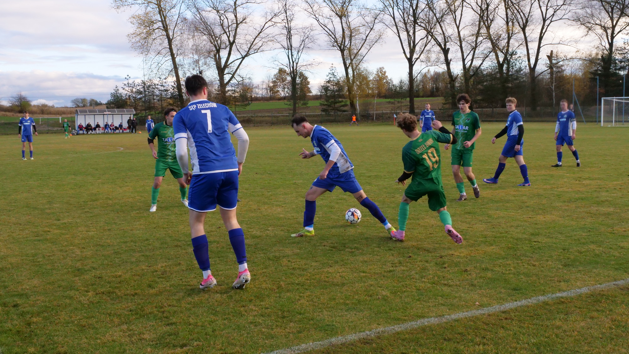 Sęp - Orzeł Unin: 3 rzuty karne i przegrana 1:6 po słabym występie w derbach Sęp - Orzeł Unin: 3 rzuty karne i przegrana 1:6 po słabym występie w derbach