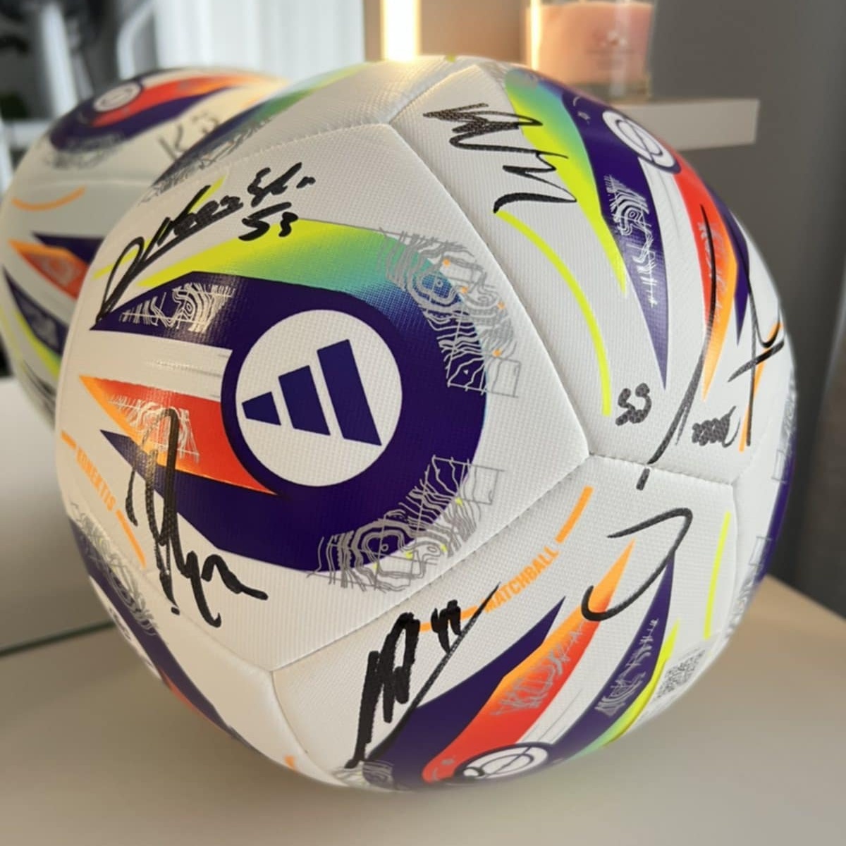 Licytacja - Piłka z autografami Legii Warszawa 3