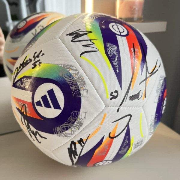 Licytacja - Piłka z autografami Legii Warszawa 1