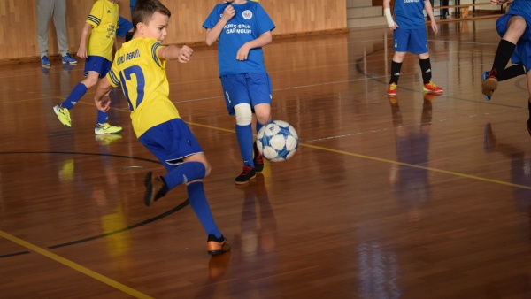  XIII-turniej-pilkarski-ryckie-orliki-o-puchar-cemaru-fot-12.jpg