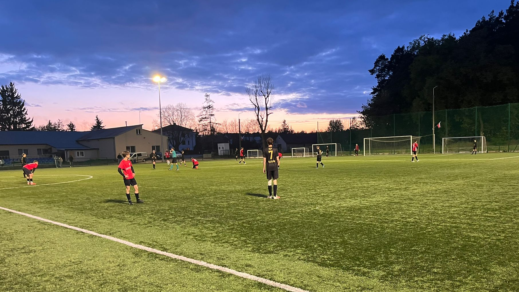 Juniorzy 2010 z remisem 4:4 w Gończycach – emocje do ostatniej minuty