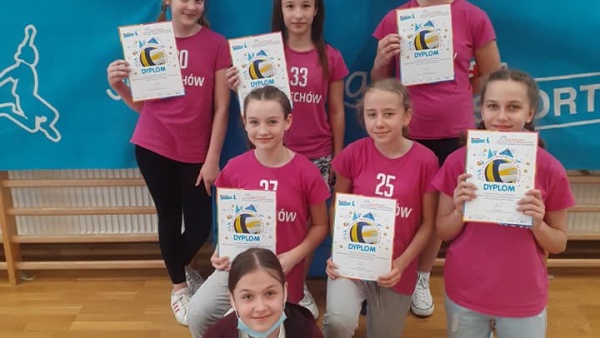 siatkarki-mistrzostwa-mazowsza-mini-aiatkowka-kinder-sport-2021-fot-02.jpg