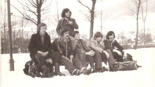 Na ławce: Witold Jaskiewicz, Jerzy Zegadło, Leszek Szczeblewski, Krzysztof Ośka. Stoi Jan Bezler.