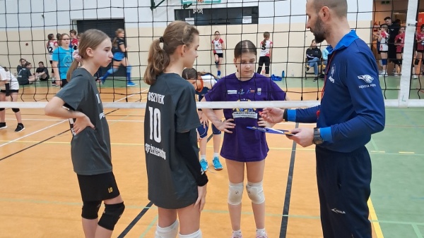 mysiadlo-mistrzostwa-mazowsza-minisiatkowka-kinder-plus-sport-2024-02-10-fot-10.jpg