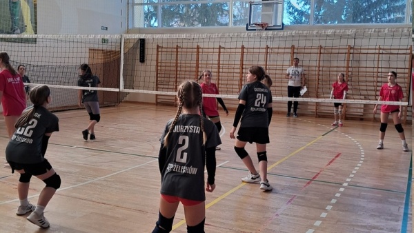 turniej-siatkarski-trojek-i-czworek-zelechow-2024-11-02-fot-11.jpg
