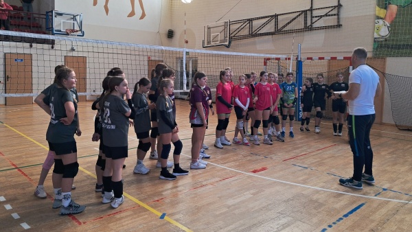 turniej-siatkarski-trojek-i-czworek-zelechow-2024-11-02-fot-08.jpg