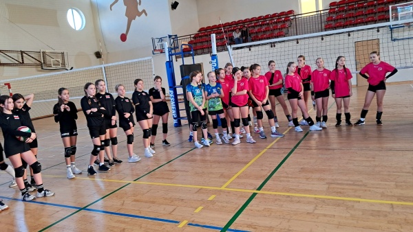 turniej-siatkarski-trojek-i-czworek-zelechow-2024-11-02-fot-07.jpg